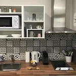 Studette De 17M2 Avec Parking Prive Gratuit Climatisation Et Petite Cuisine