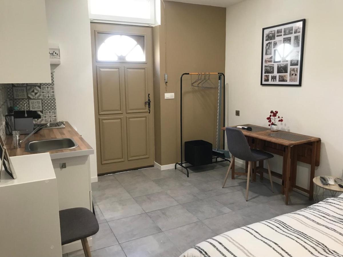 Guest house Studette De 17m2 Avec Parking Prive Gratuit Climatisation Et Petite Cuisine