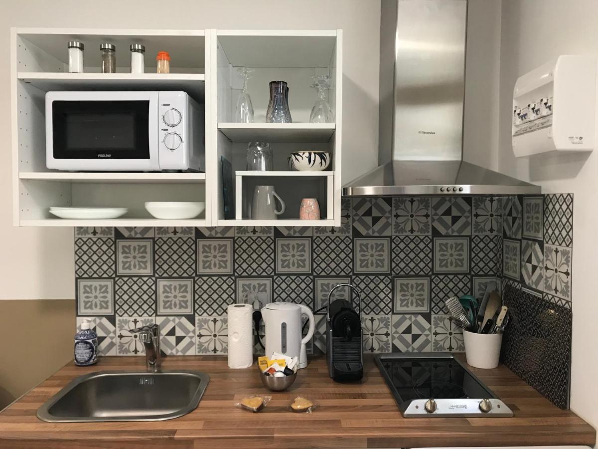 Studette De 17m2 Avec Parking Prive Gratuit Climatisation Et Petite Cuisine Guest house *